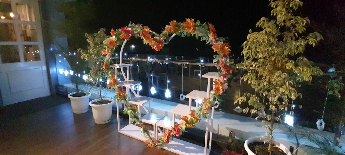 Saanjh Rooftop Cafe & Restaurant - Photo 1