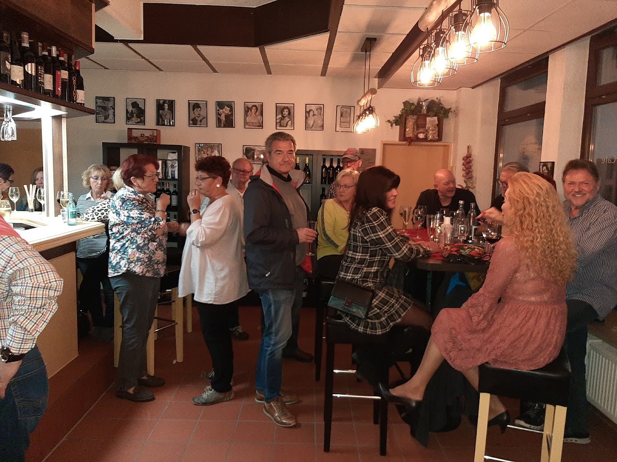 Vinothek Pinseria Trattoria Capri - La Bella Napoli -