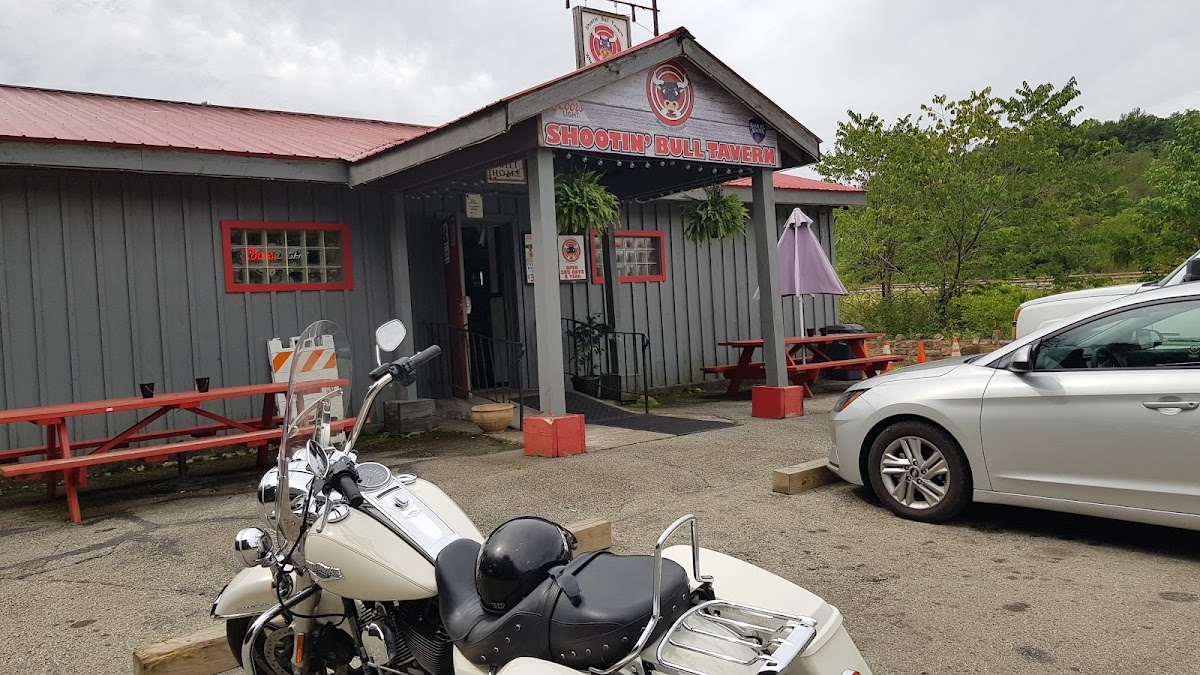 Shootin Bull Tavern - Photo 4