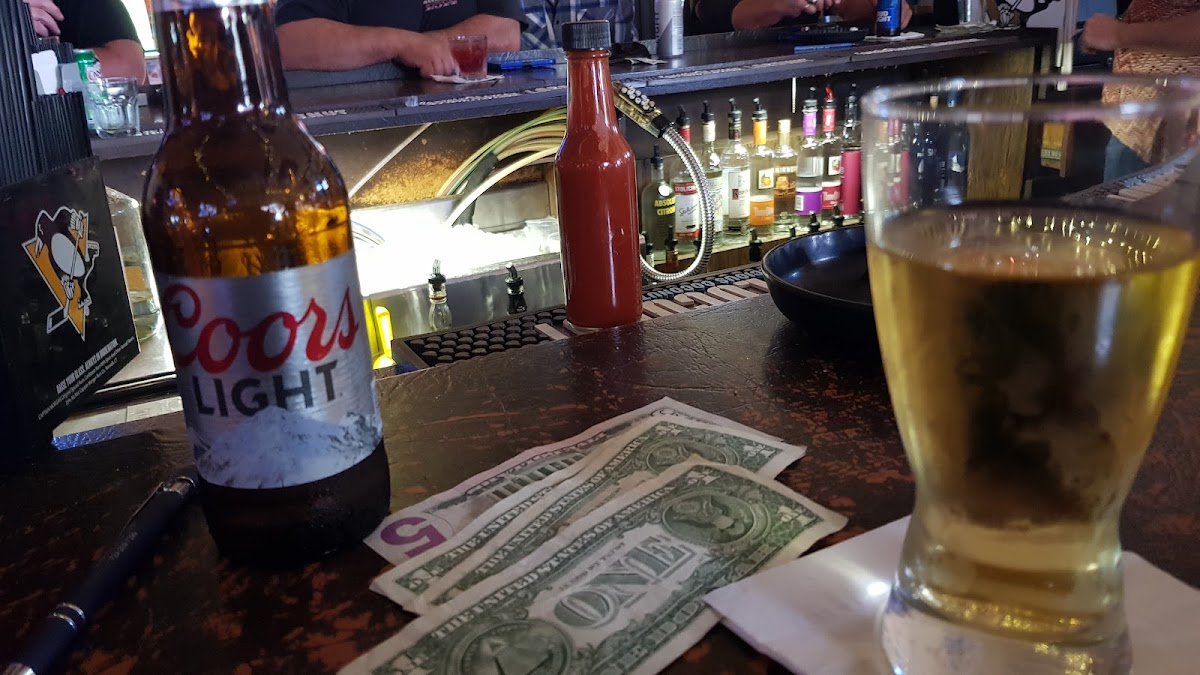 Shootin Bull Tavern - Photo 6