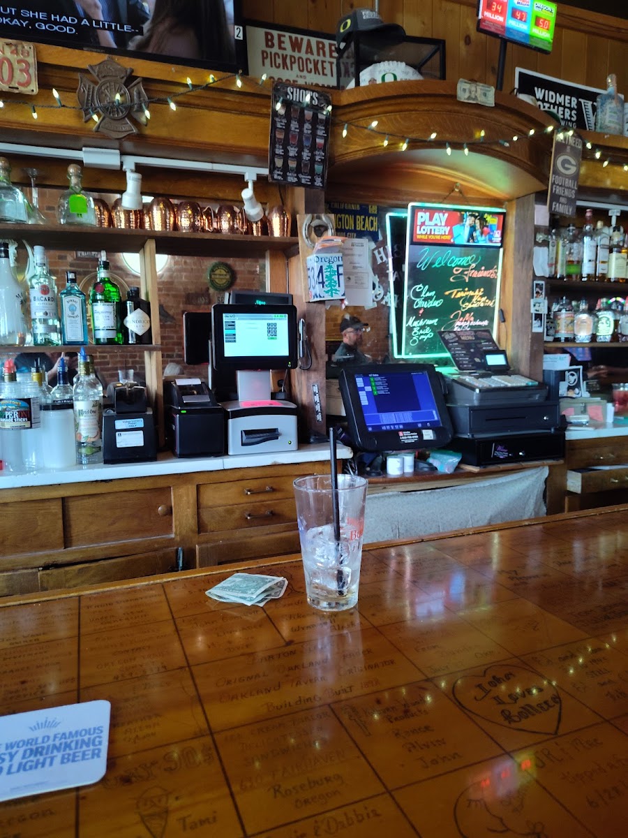 Oakland Tavern - Photo 3