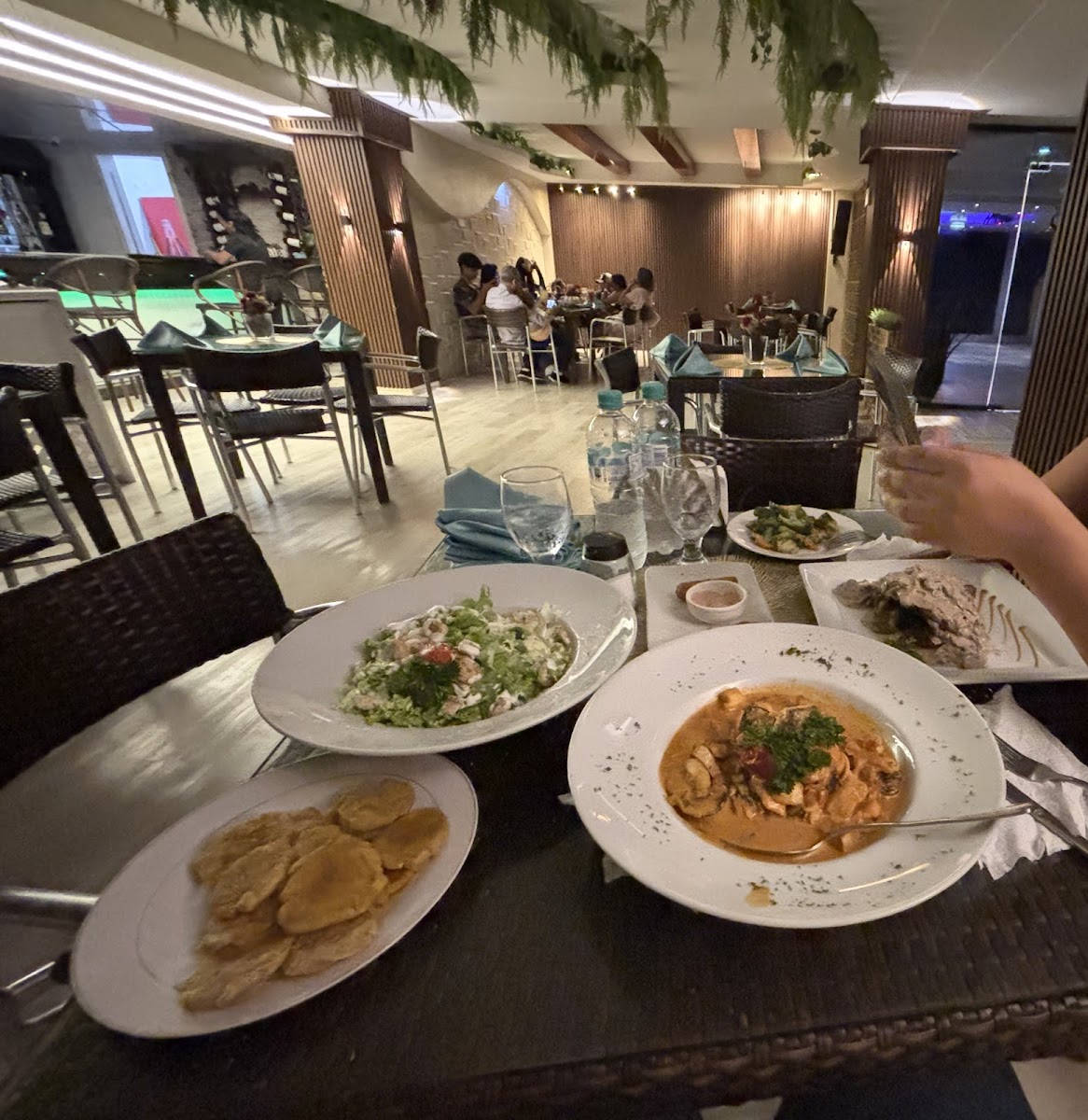 Sarante Bar Restaurant - Photo 1