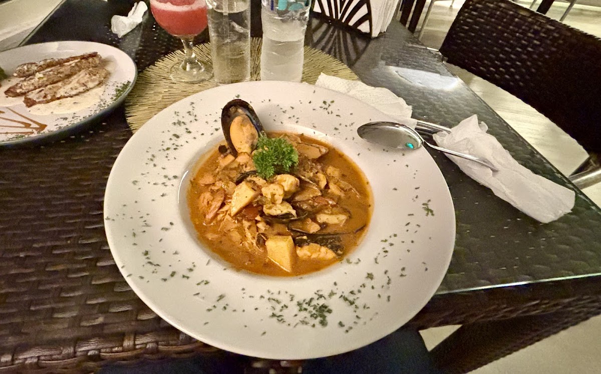 Sarante Bar Restaurant - Photo 2