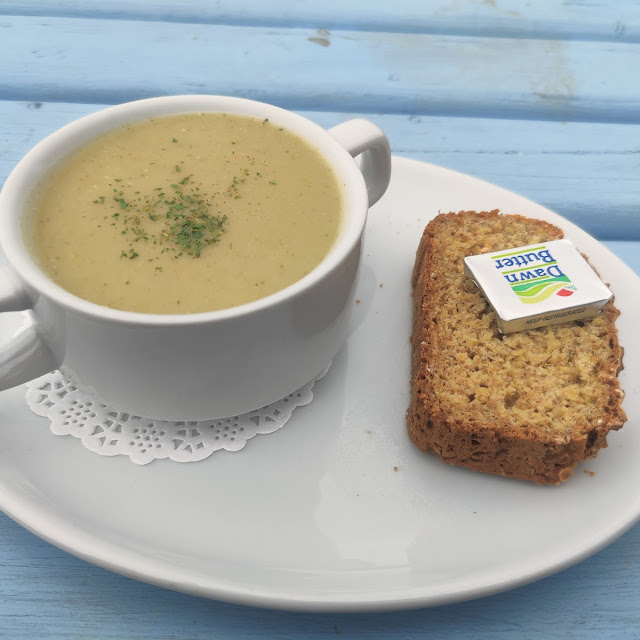 Cauliflower Soup with Soda Bread