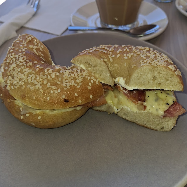 Bagel Withe Bacon and Cream Cheese