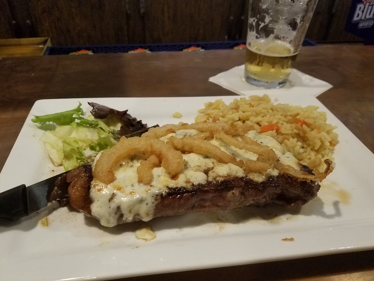 Woody's Bar and Grille - Photo 9