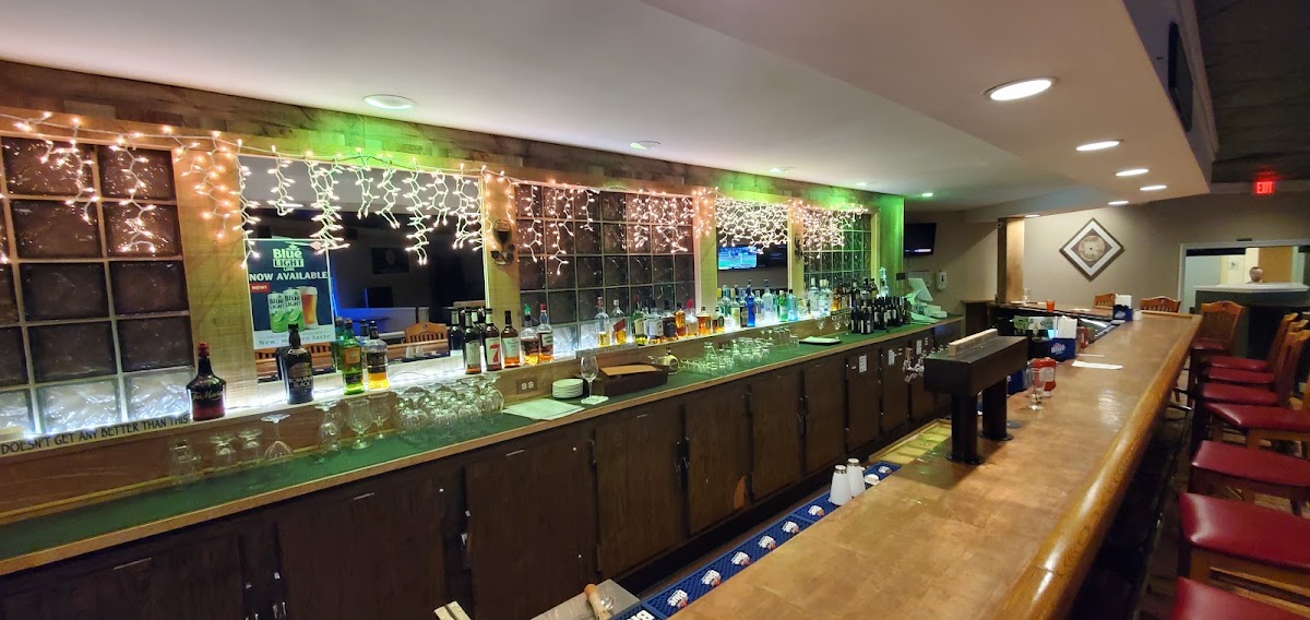 Woody's Bar and Grille - Photo 5