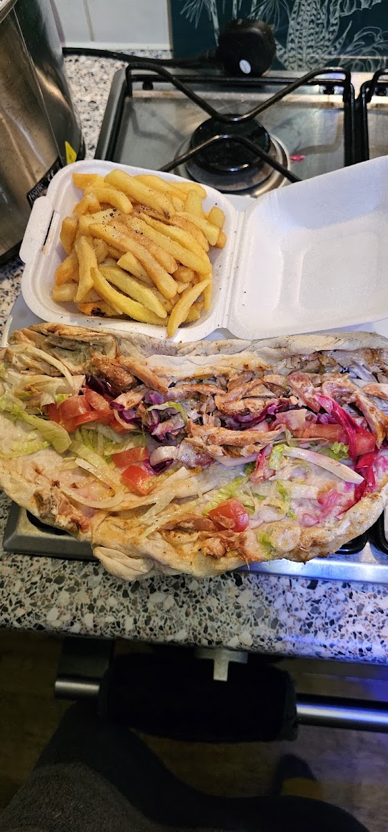 London Road Shawarma - Photo 9