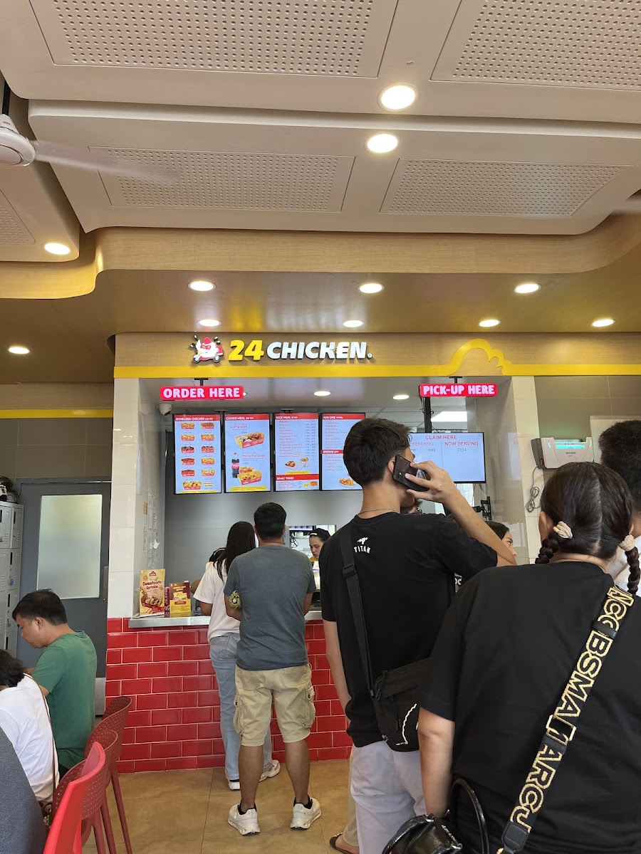 24 Chicken Lipa Town Center - Photo 4