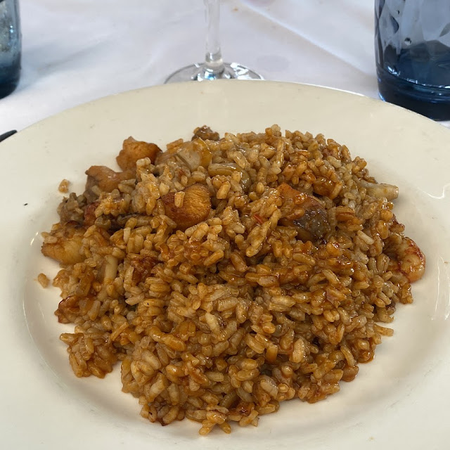 Paella de Arroz Pelada Con Pescado Y Marisco
