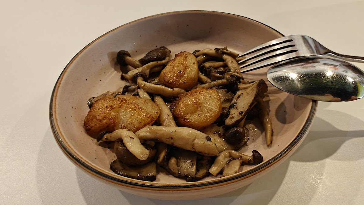 OWEN'S Restaurant - Photo 3
