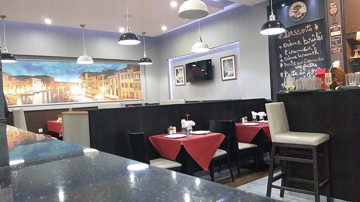 Gino's Restaurant - Photo 4