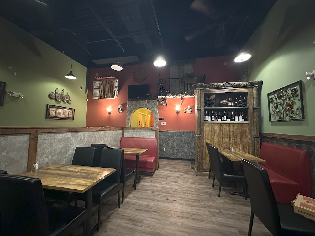Il Castello Italian Restaurant & Pizza - Photo 2