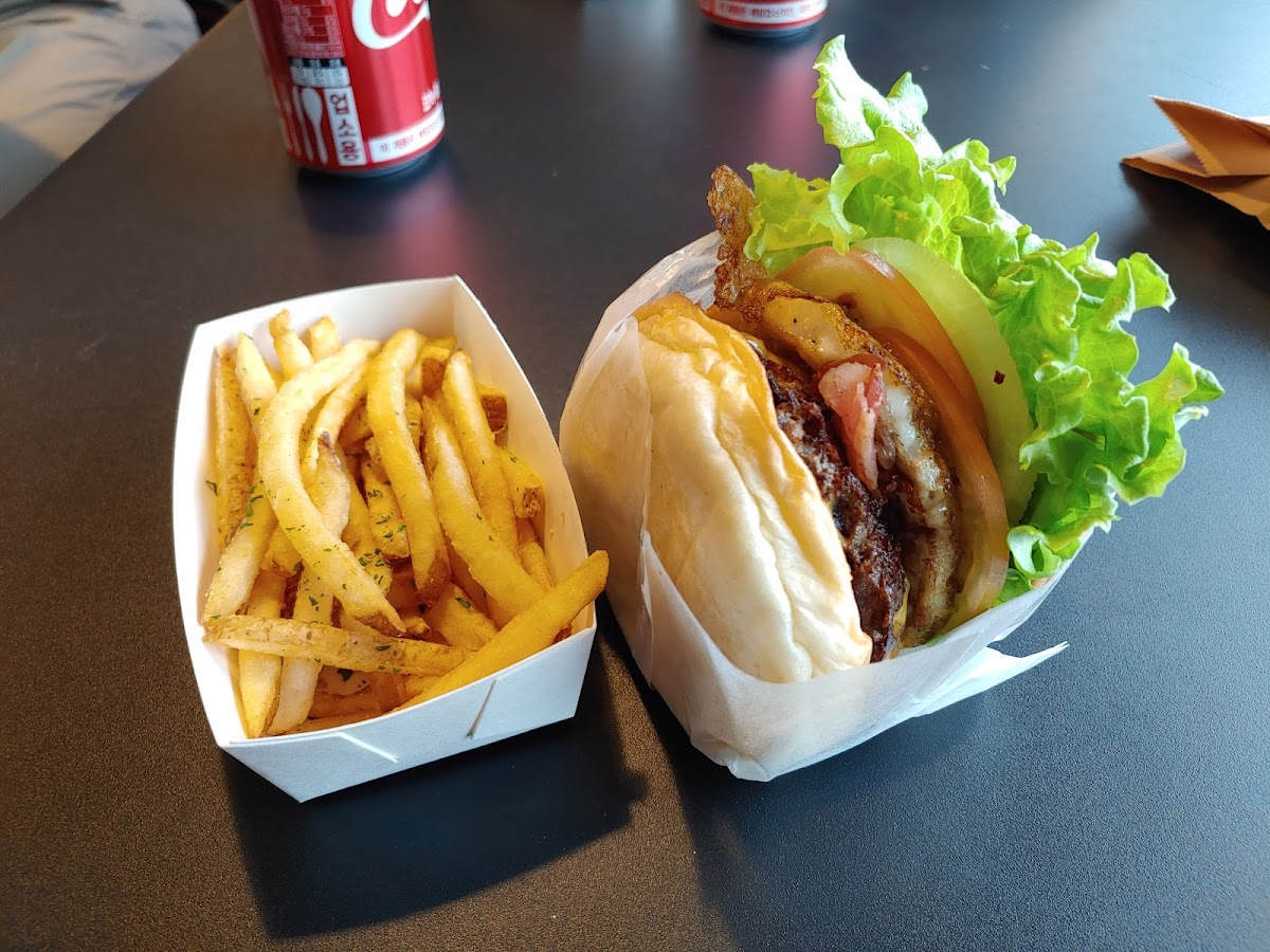 Bas Burger Yeoksam Branch - Photo 9