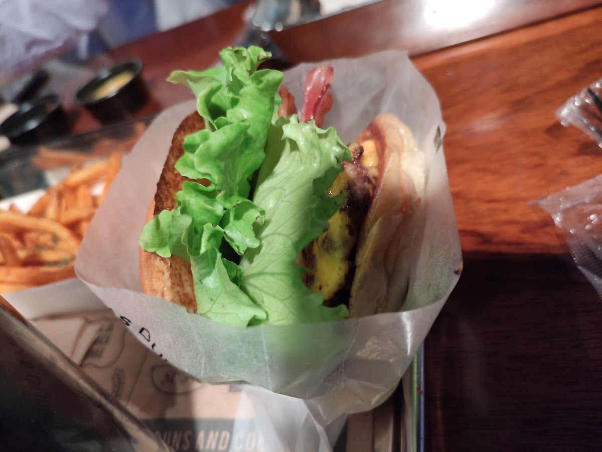 Bas Burger Yeoksam Branch - Photo 4