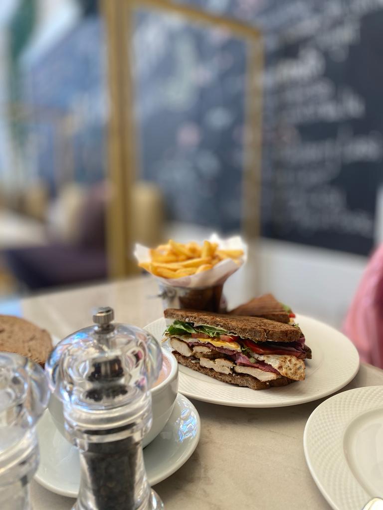 Mani's Cafe Qurum - Photo 8
