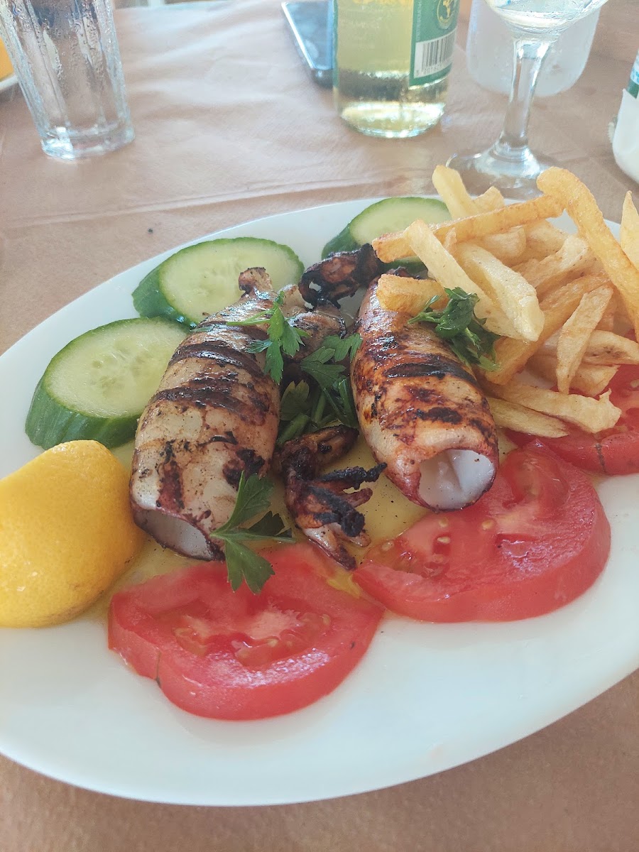 Makis Restaurant - Photo 5