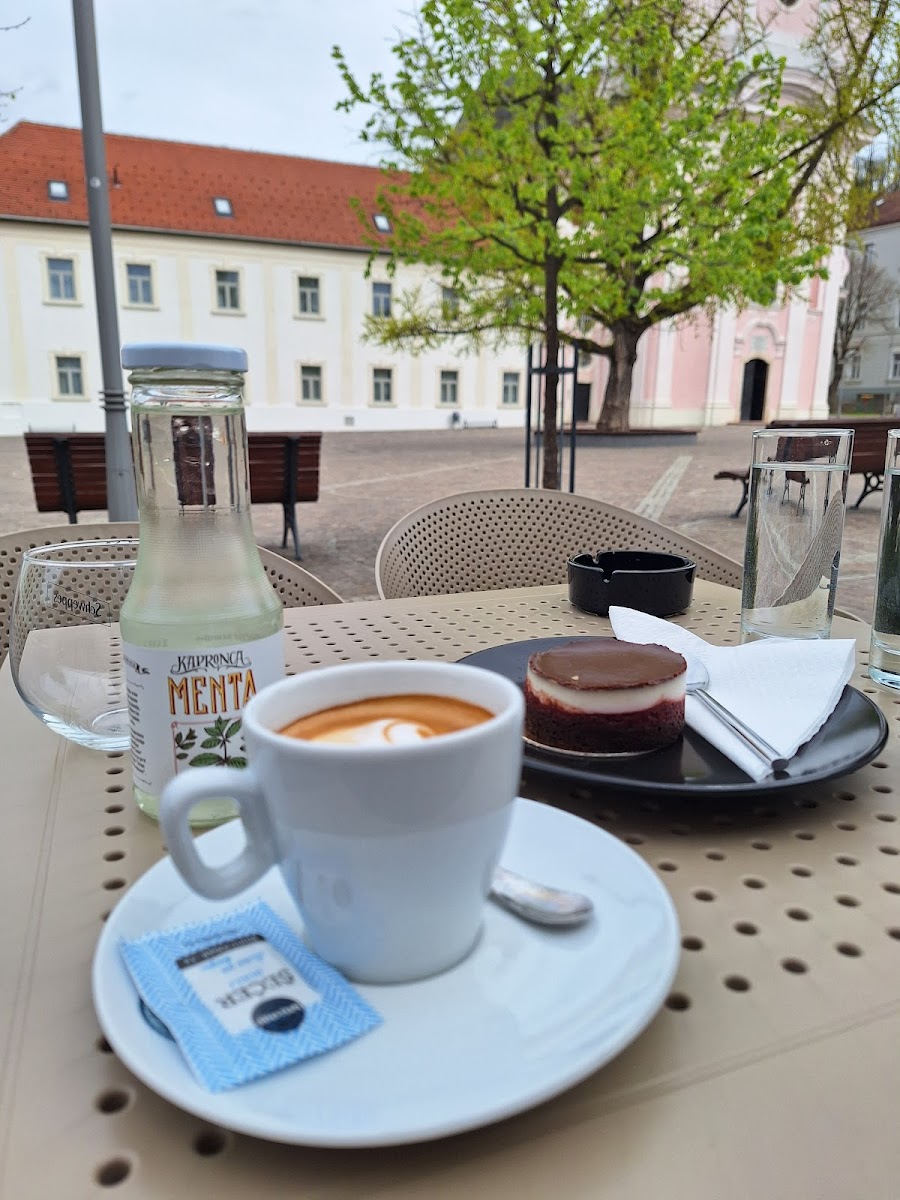 Caffe Akademija - Photo 8