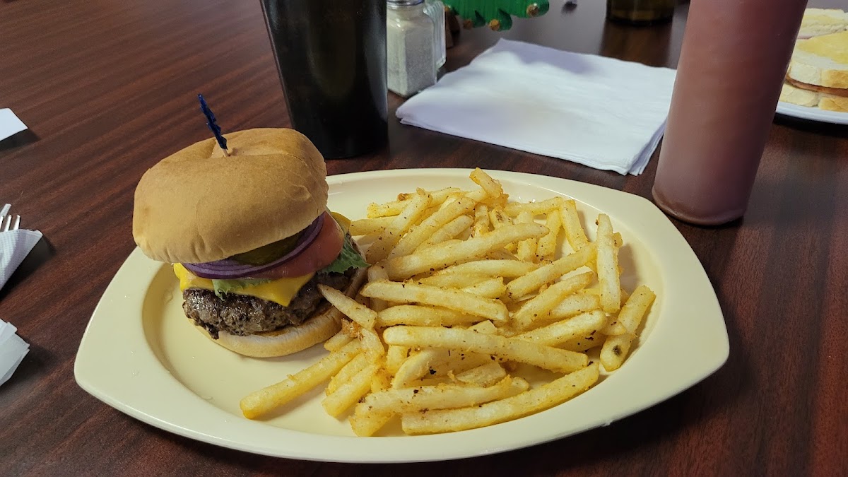 Luzaders 3 Girls Diner LLC - Photo 6