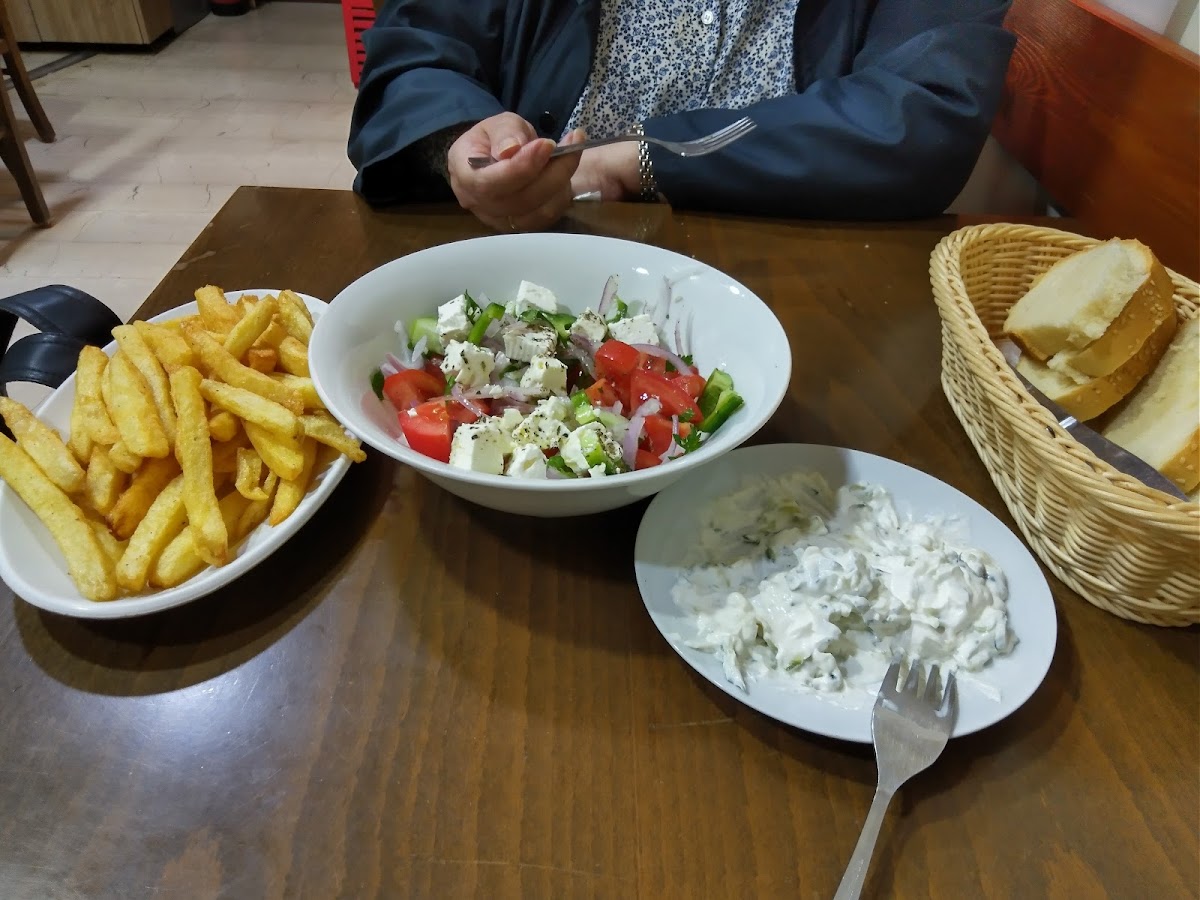 To Steki Tou Nikola - Photo 5