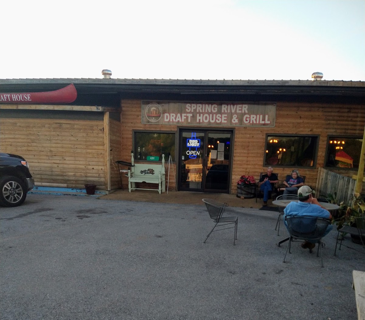 Spring River Draft House & Grill - Photo 2