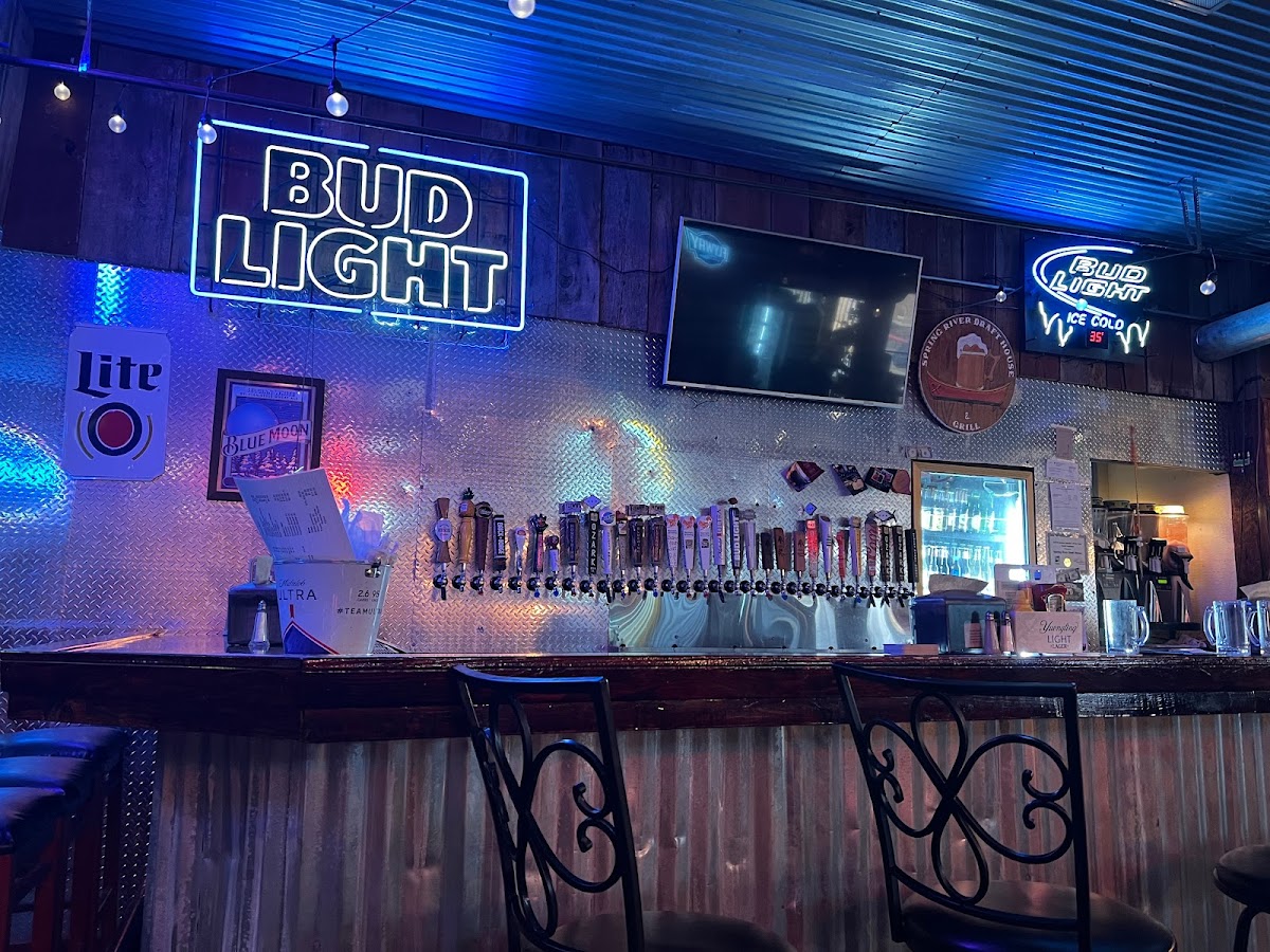 Spring River Draft House & Grill - Photo 3