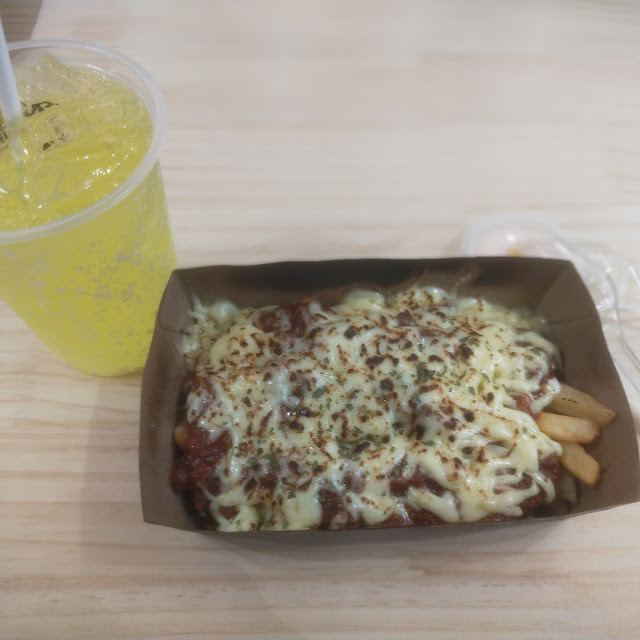 Filthy Rich Fries with Chili Beef