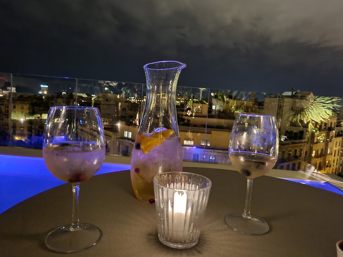 Mood Rooftop Bar - Photo 4