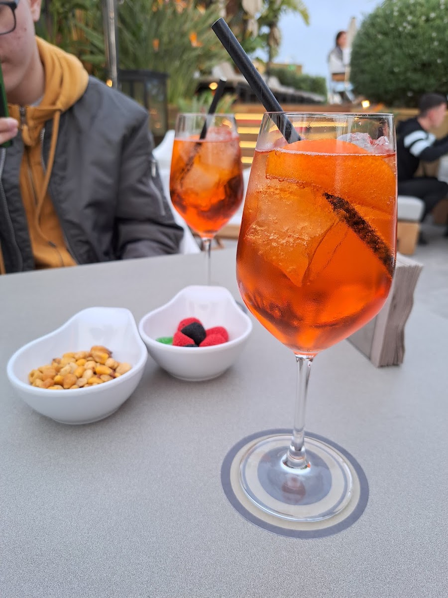 Mood Rooftop Bar - Photo 8