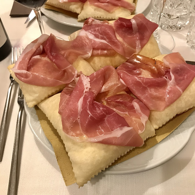 Gnocco Fritto E Prosciutto Crudo