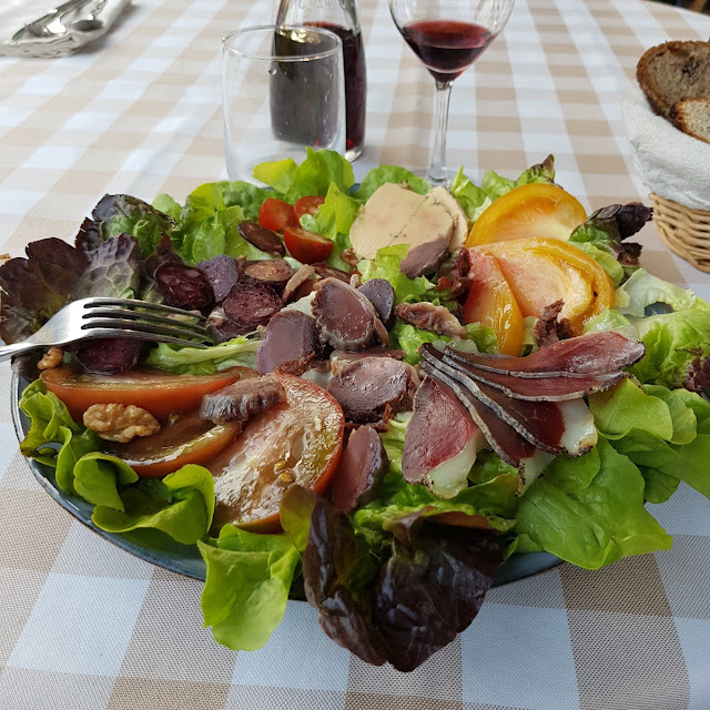 Assiette de Charcuterie Gésiers Magrets Et Saucisson