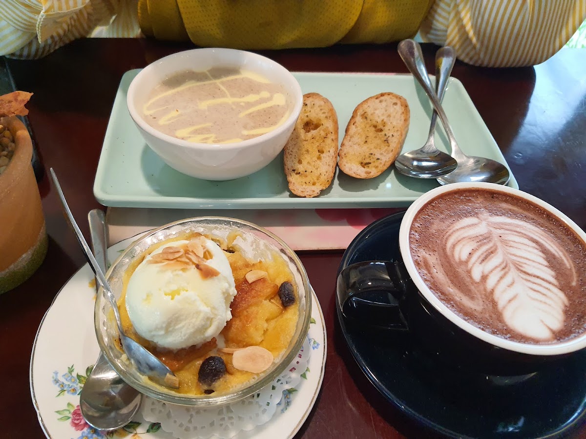 Tim's Tea House Cafe - Photo 9
