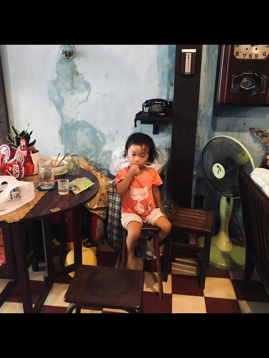 Ca phe Đo-Phu, com tam Đai-Han - Photo 1