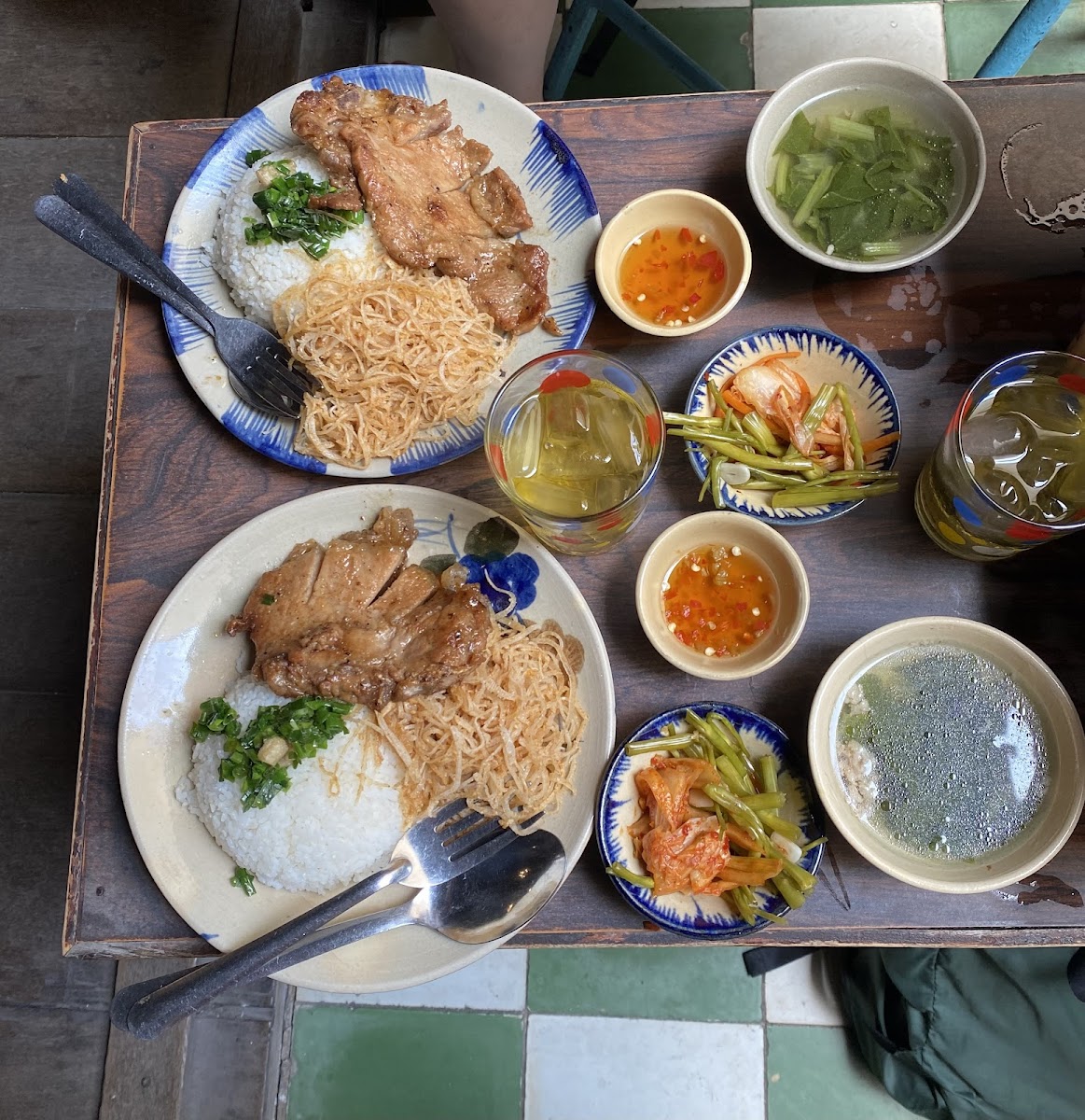 Ca phe Đo-Phu, com tam Đai-Han - Photo 3