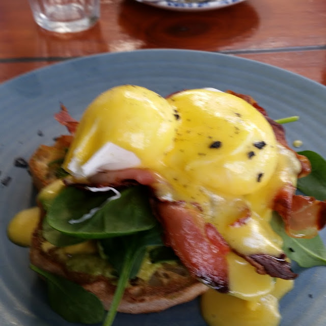 Eggs Benedict