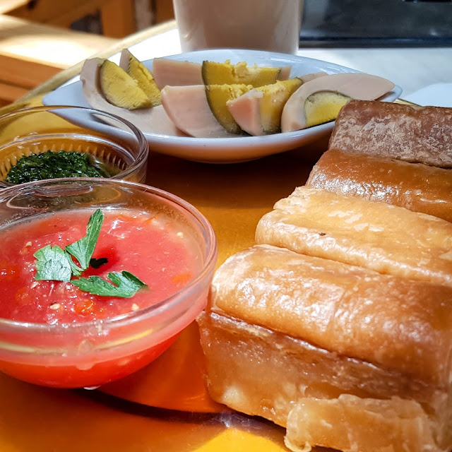 Jahnun with Tomatoes Sauce and Egg