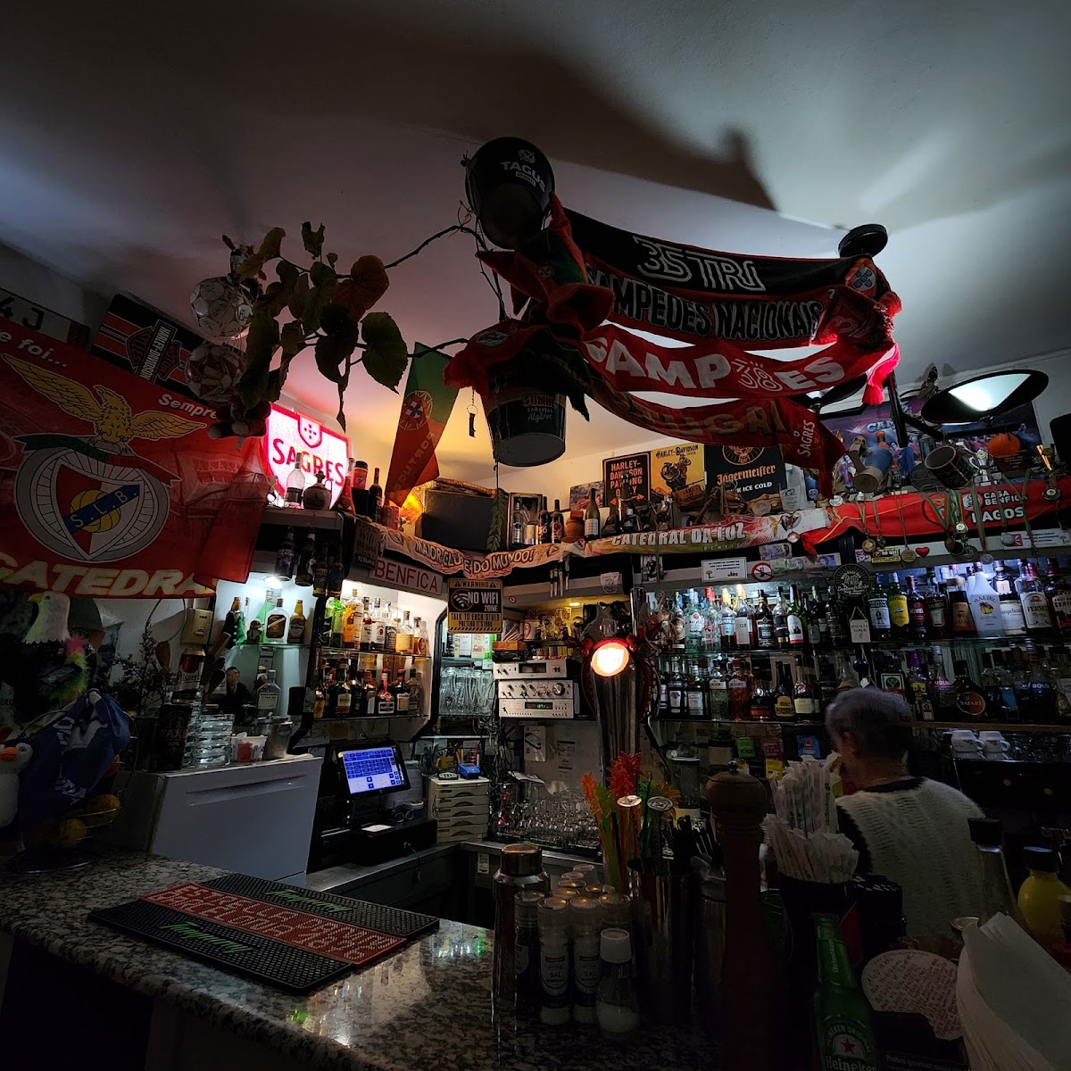 Pinguim Snack Bar - Photo 3