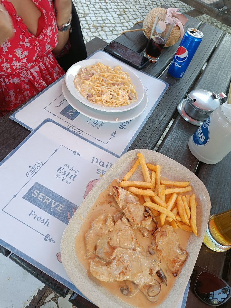 Pinguim Snack Bar - Photo 4