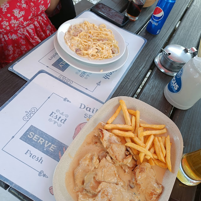 Carbonarra Pasta Turkey with Mushrooms and Fries