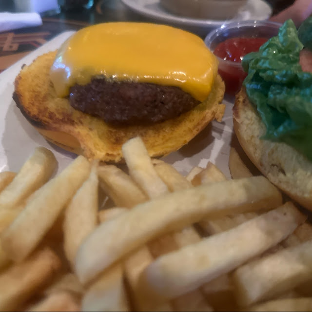 Cheeseburger & Fries