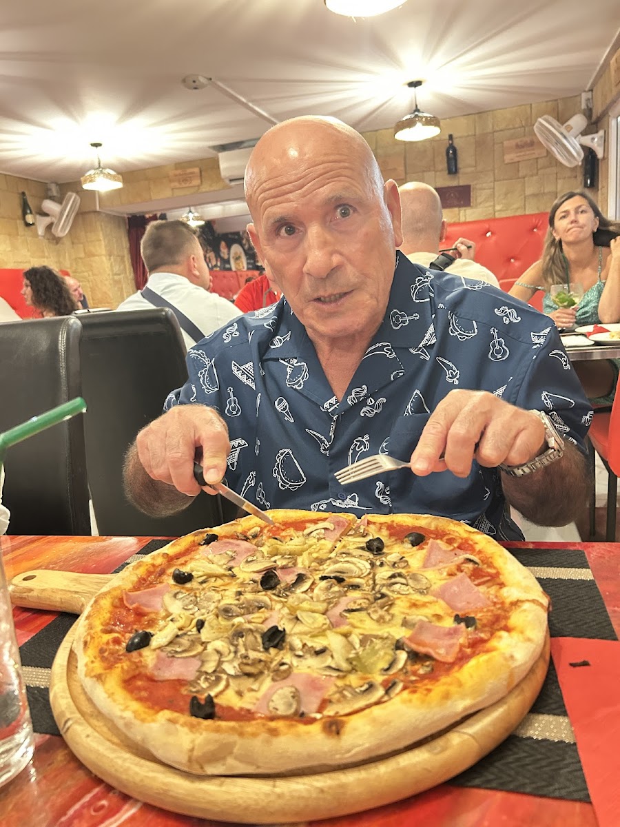 Dom Pizza - Photo 9