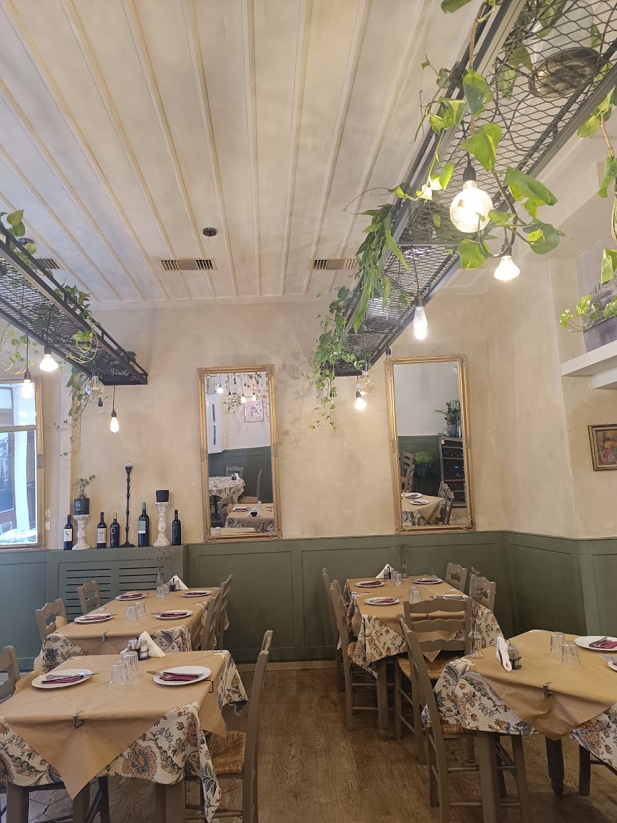 Mezedes Tavern Noulis - Photo 2