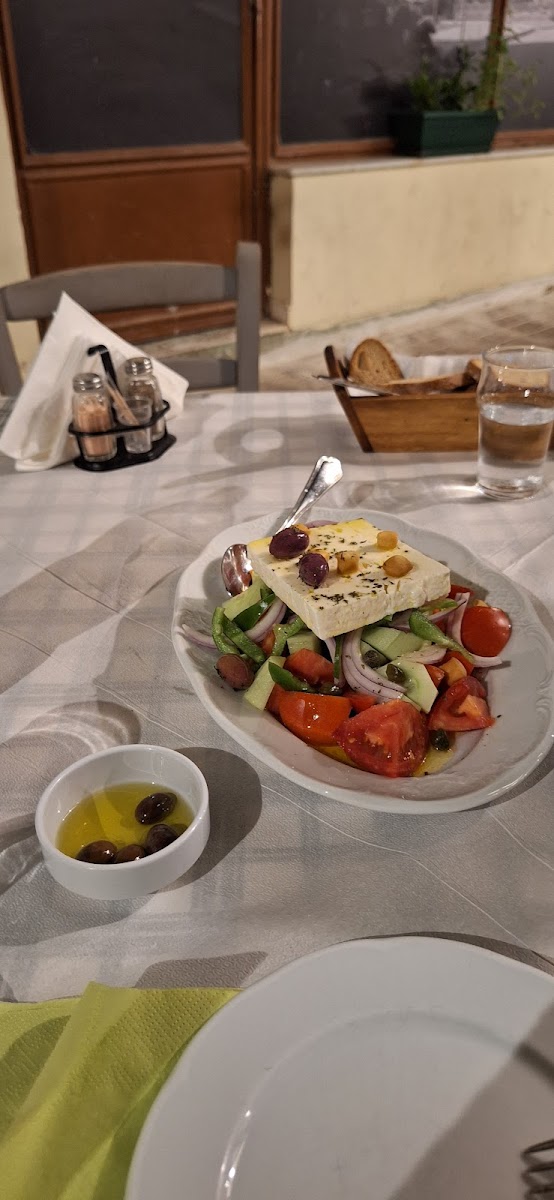 Mezedes Tavern Noulis - Photo 4