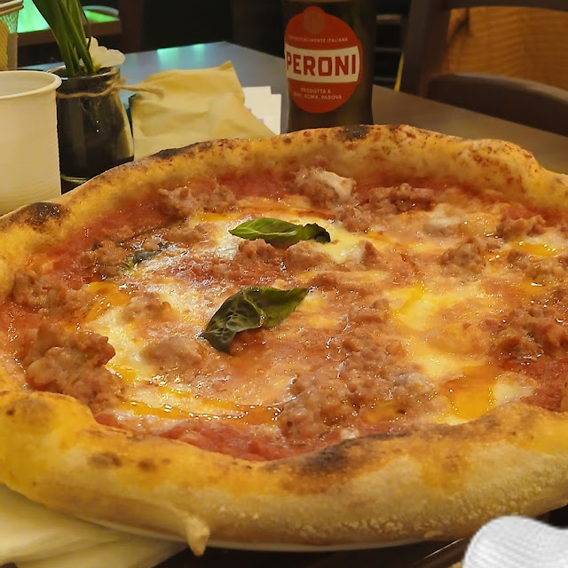 Pizza Con Salsiccia Fresca