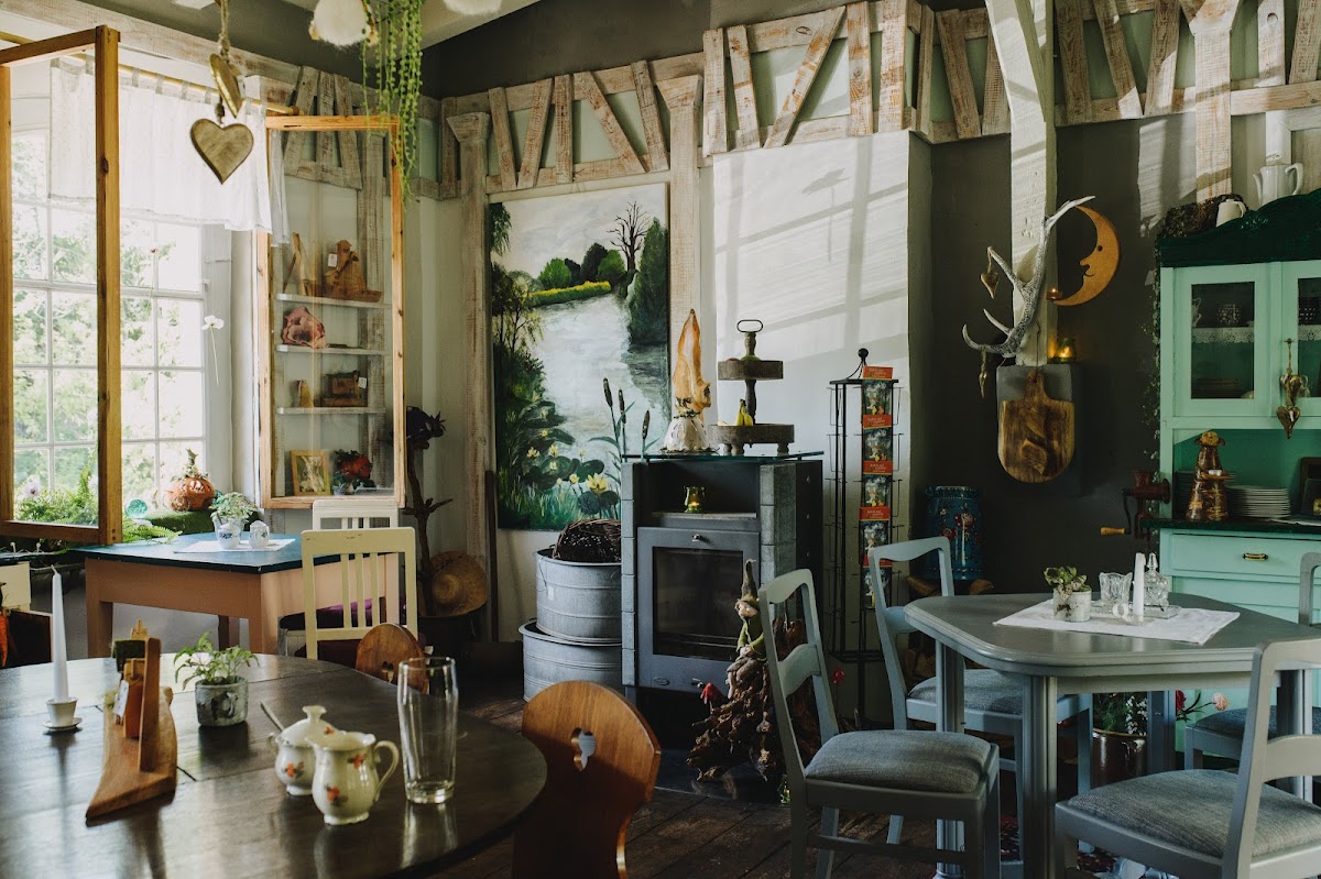 Laden Cafe Mohnamour