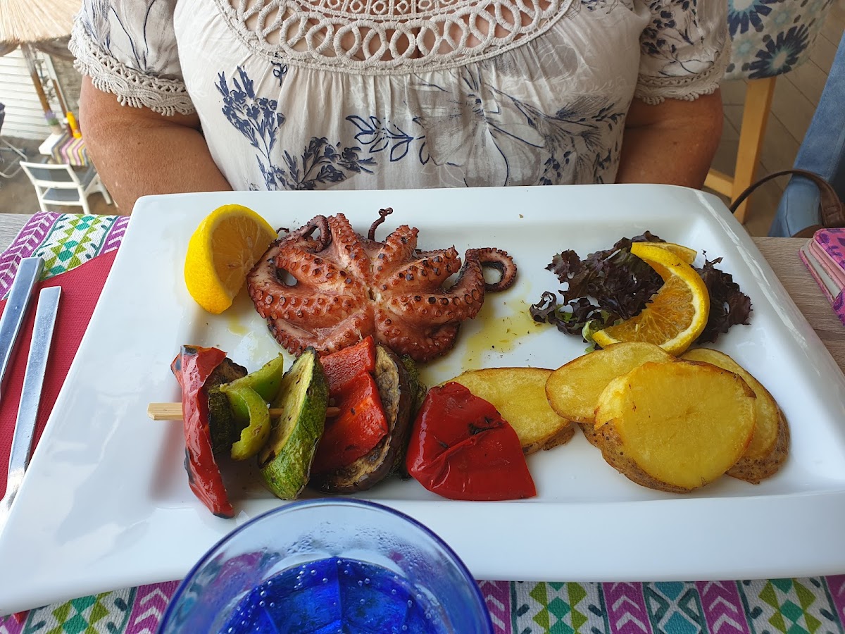 Marina Restaurant Cafe - Photo 4