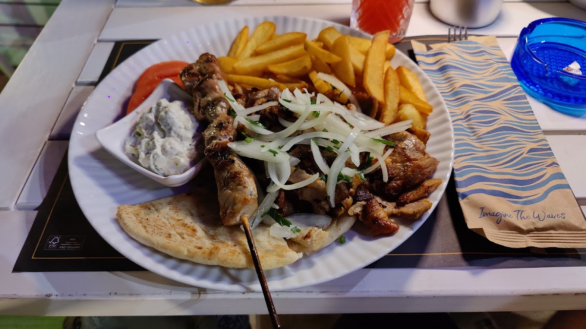 Marina Restaurant Cafe - Photo 5