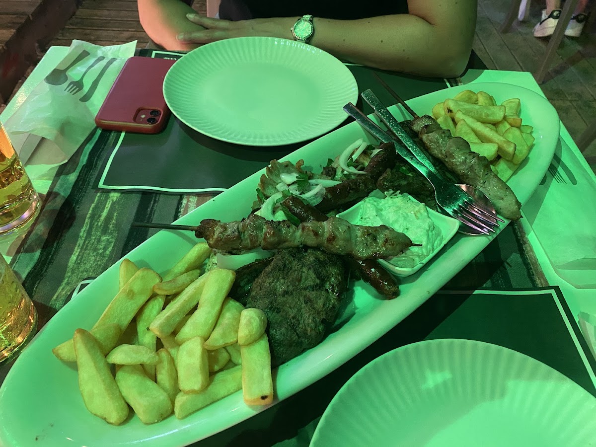 Marina Restaurant Cafe - Photo 6