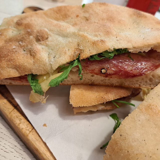 Schiacciata La Seria E Schiacciata La Svampita