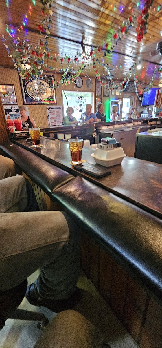 Pine Inn - Photo 2